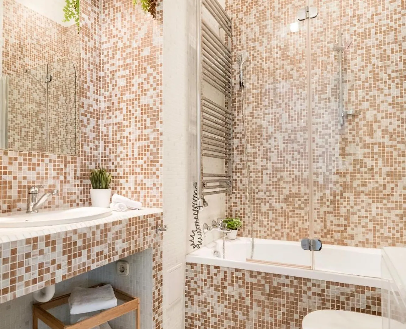 Artistic Apartment In City Centre Budapest