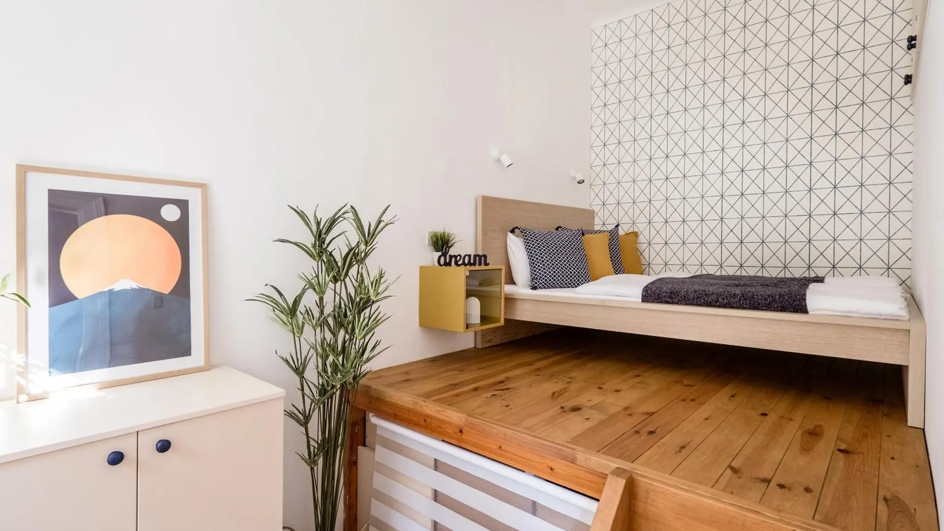 Artistic Apartment In City Centre Budapest