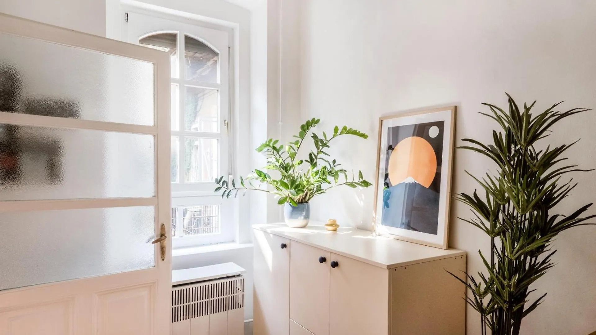Artistic Apartment In City Centre Boedapest