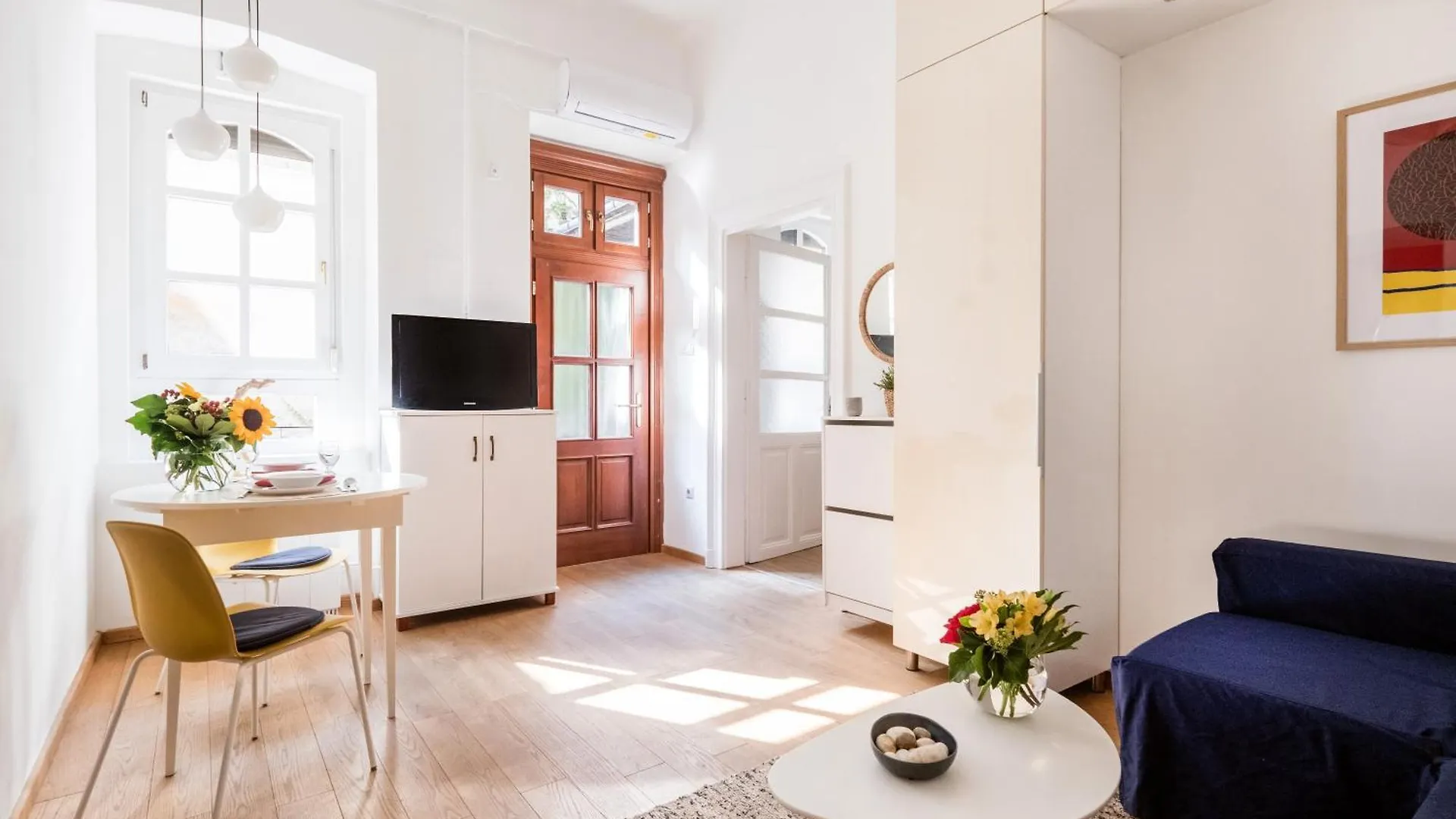Artistic Apartment In City Centre Boedapest