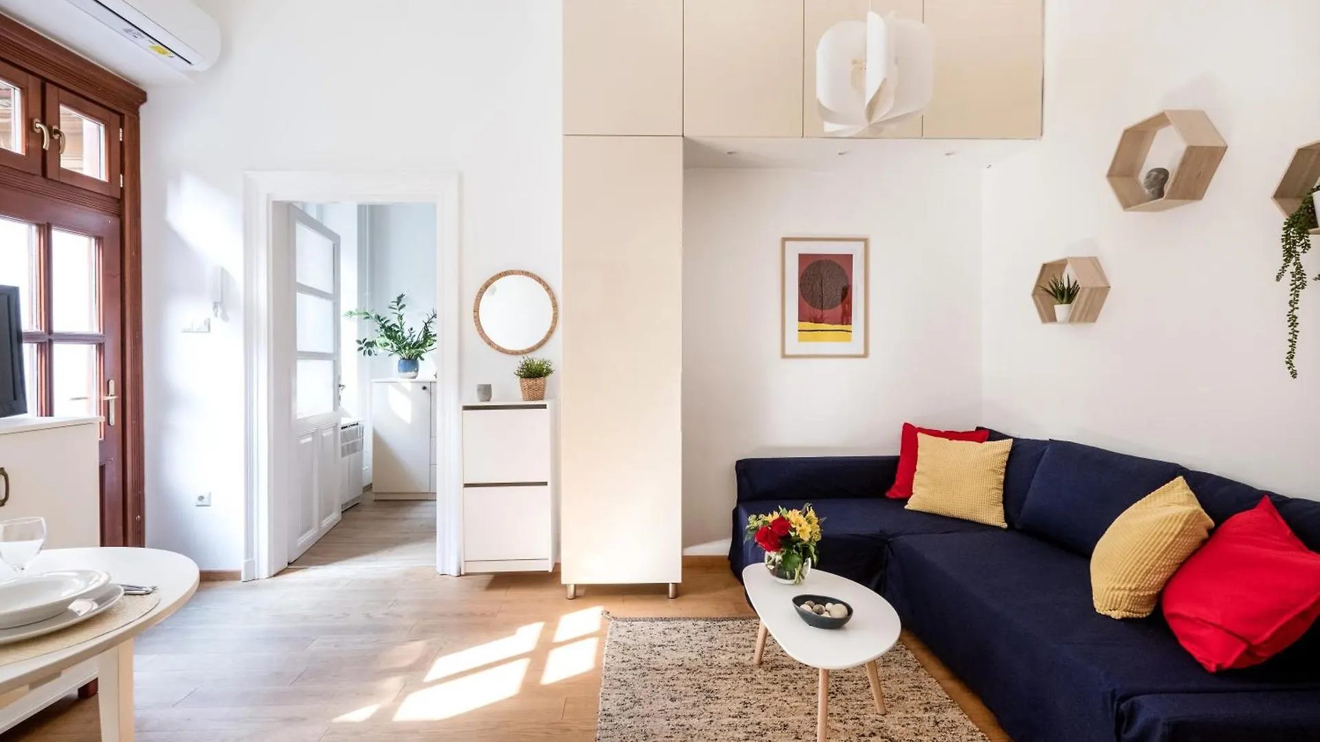 Artistic Apartment In City Centre Boedapest